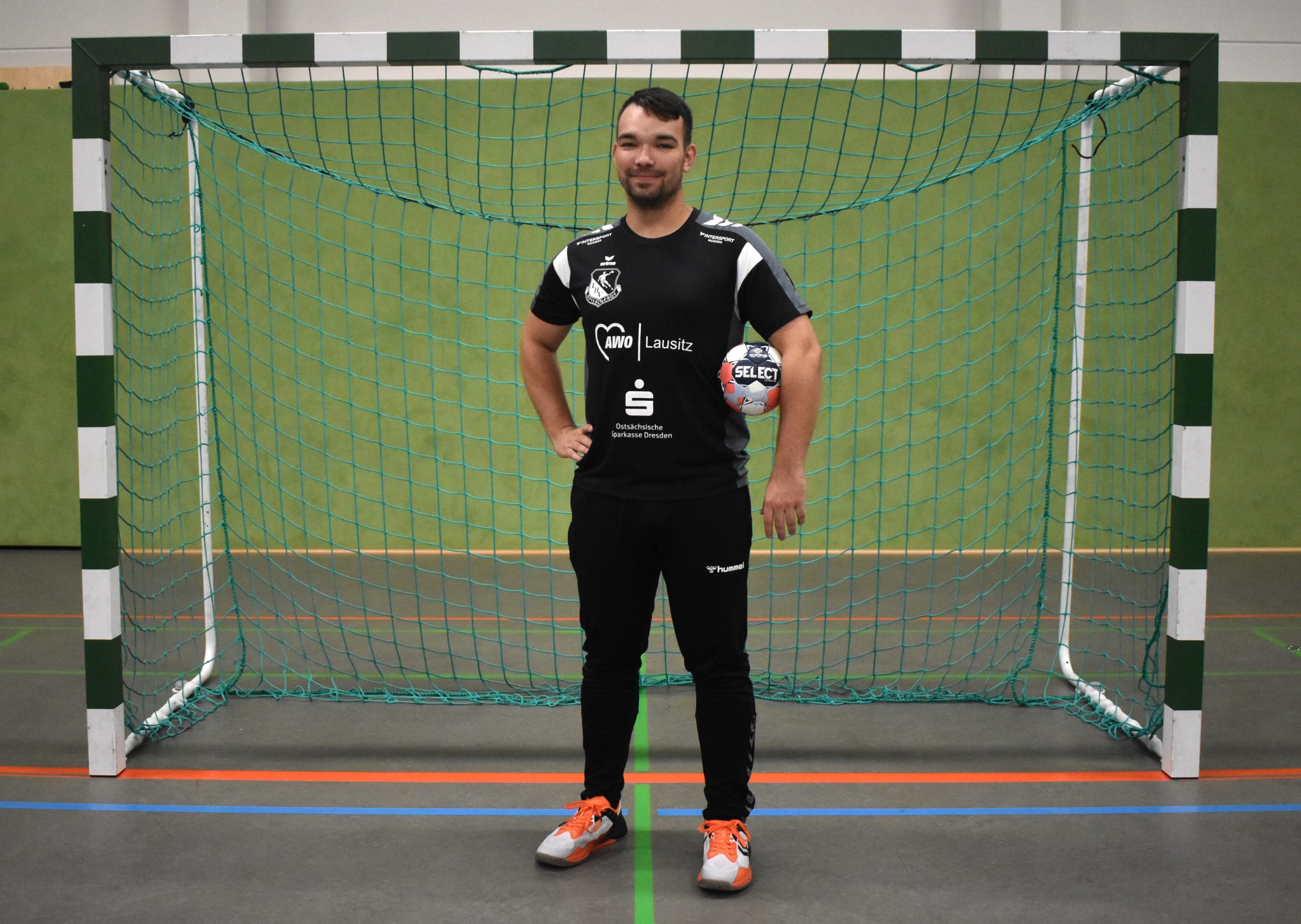 https://lhv-hoyerswerda.de/wp-content/uploads/2025/10/Nils-scaled.jpg