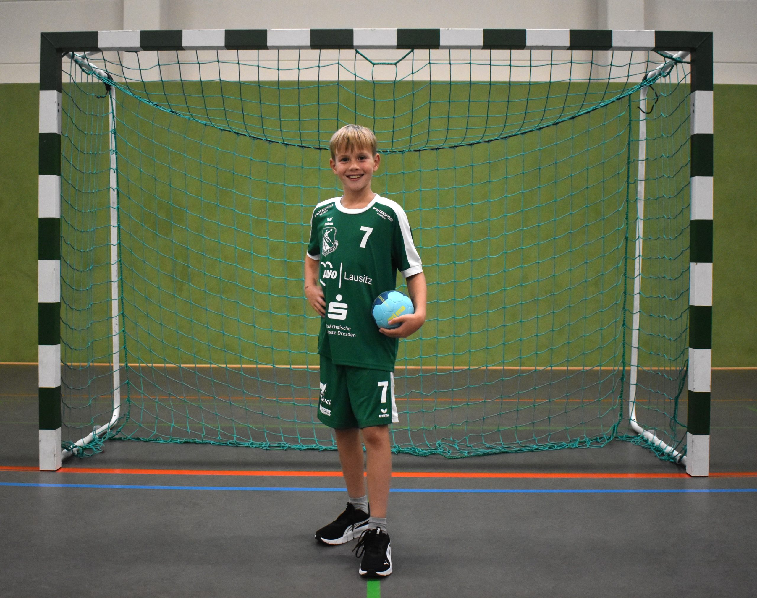 https://lhv-hoyerswerda.de/wp-content/uploads/2025/10/Theo-scaled.jpg